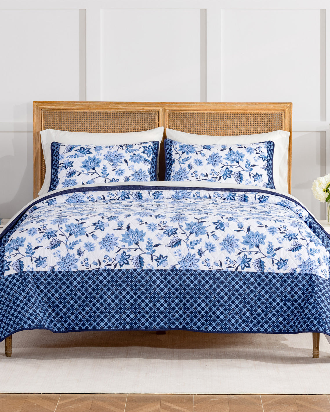 Justina Simple Lattice Quilt Set