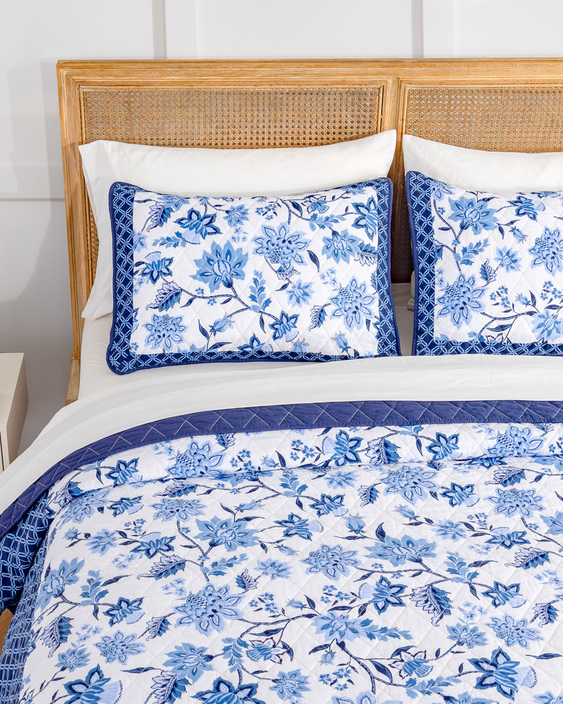 Justina Simple Lattice Quilt Set