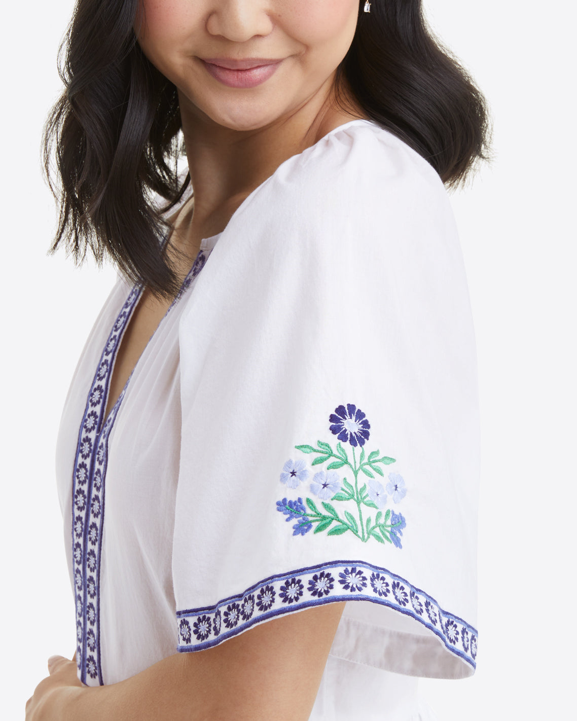 Short Sleeve Top in Floral Embroidery