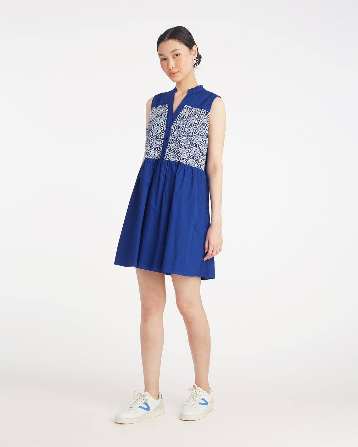 Sami Sleeveless Shirtdress in Daisy Lace