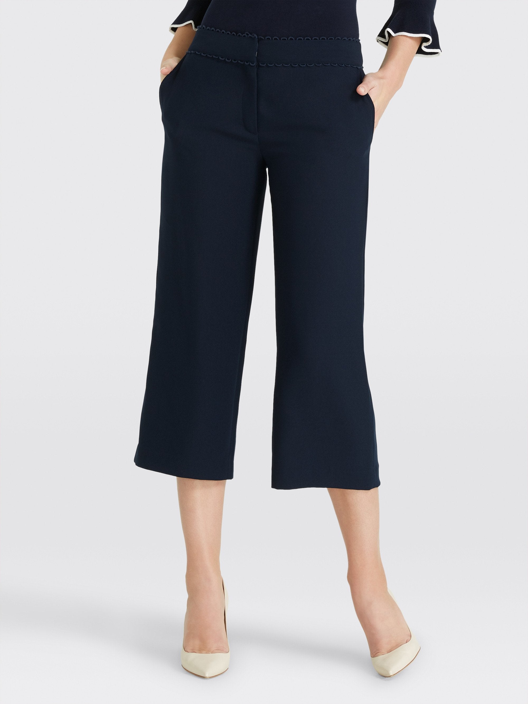 Scallop Crop Pant