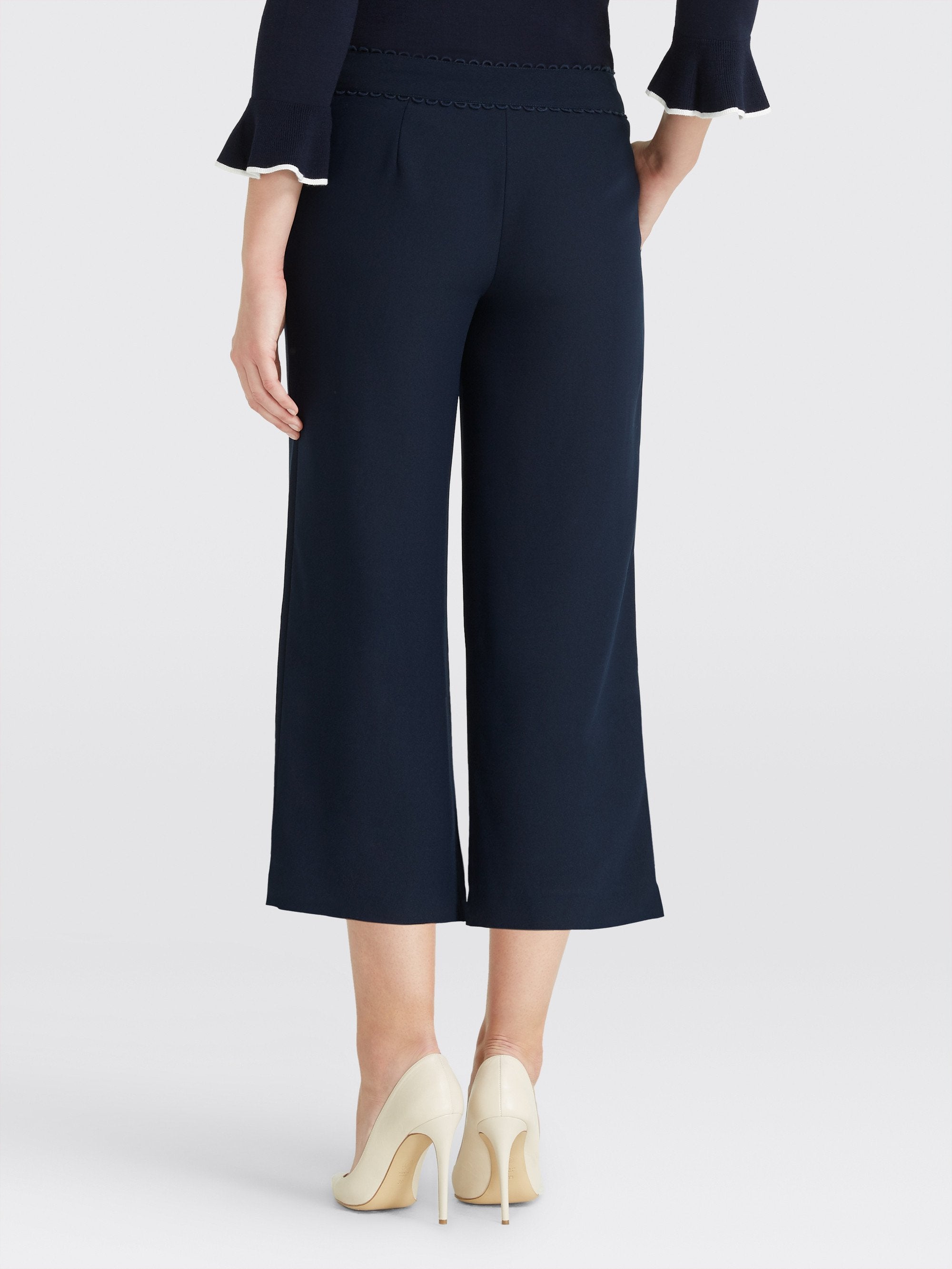 Scallop Crop Pant